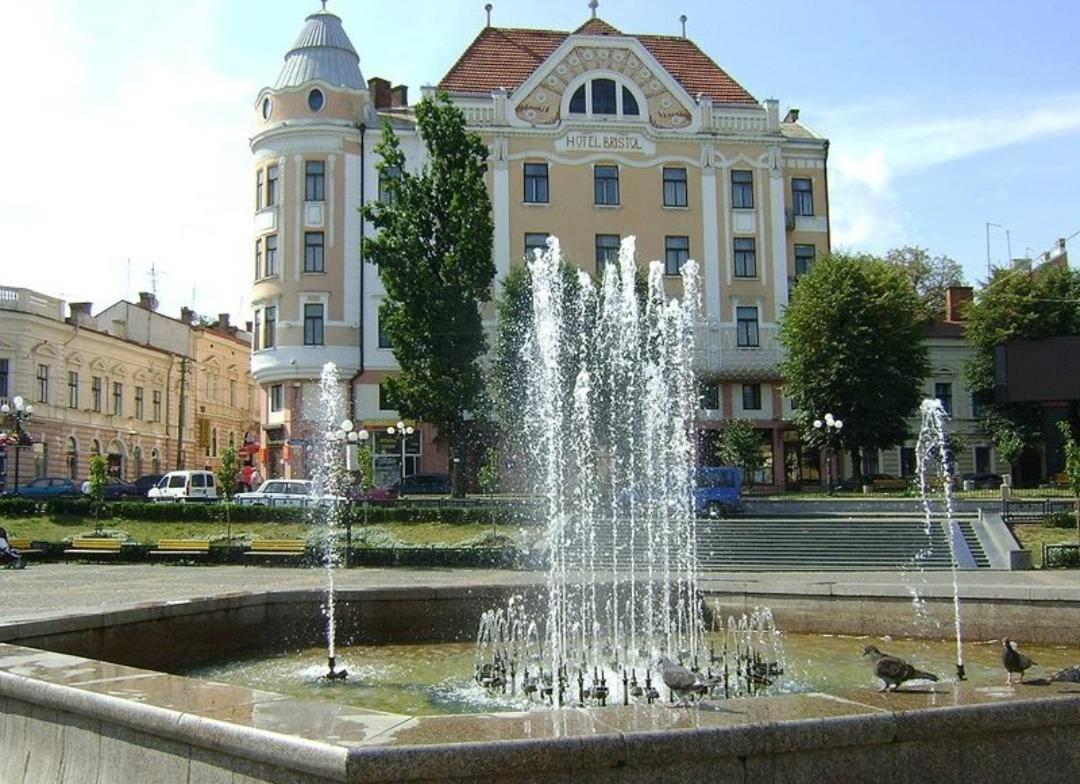 Apart Club Tolstogo Czernowitz Exterior foto